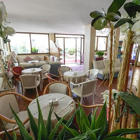 Deborah Hotel 3*