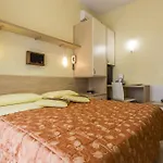 Deborah Hotel