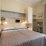 Deborah Hotel