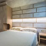 Deborah Hotel 3*
