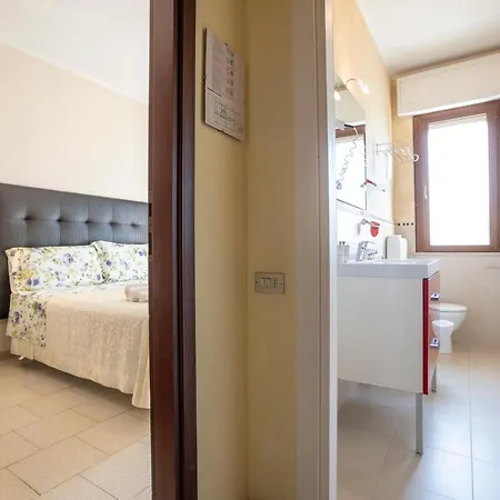 Deborah Hotel