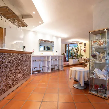 Hotel Deborah 3*