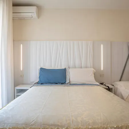Deborah Hotel