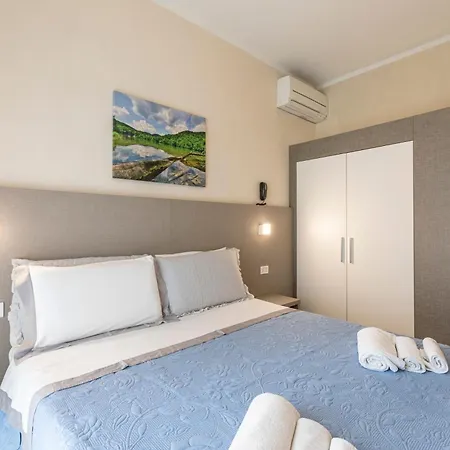 Deborah Hotel 3*