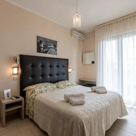 Hotel Deborah 3*