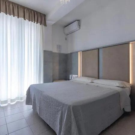 Deborah Hotel 3*