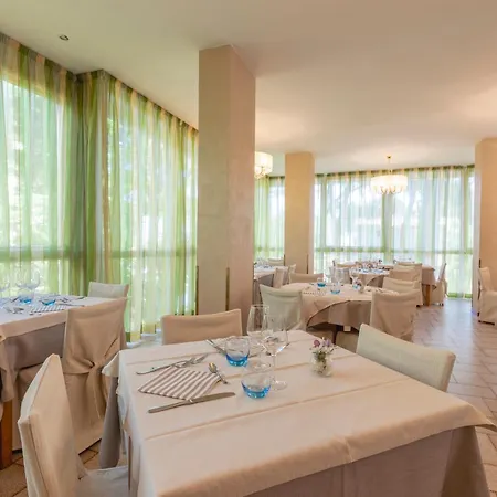 Deborah Hotel