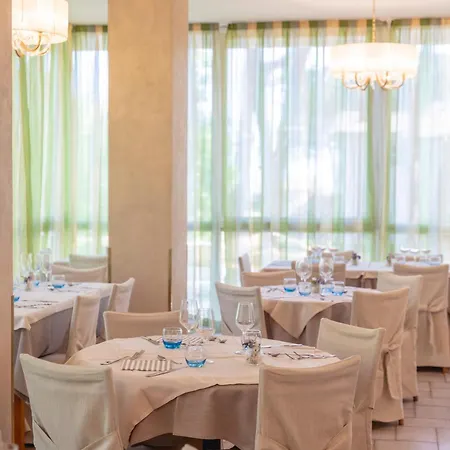 Hotel Deborah 3*