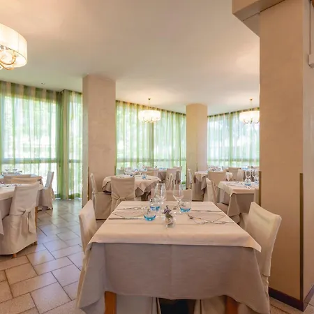 Deborah Hotel 3*