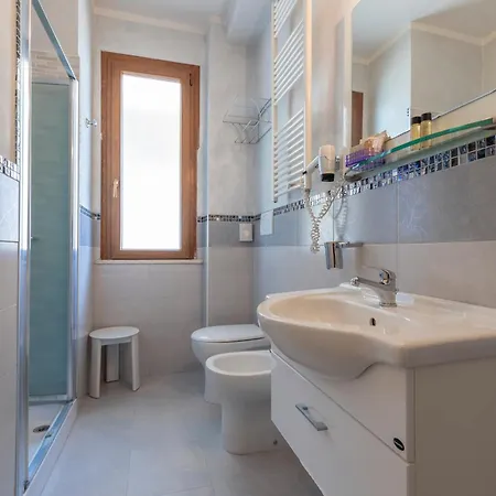 Hotel Deborah 3*