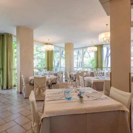 Deborah Hotel