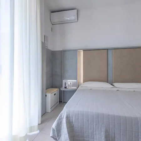 Deborah Hotel 3*