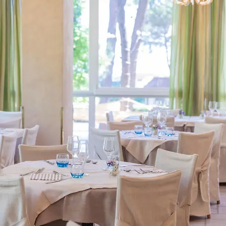 Deborah Hotel