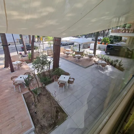 Hotel Deborah 3*