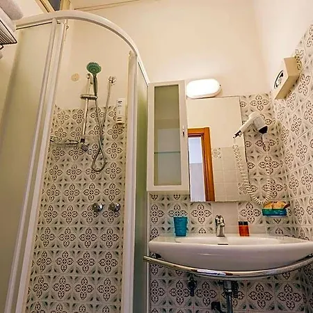 Deborah Hotel 3*