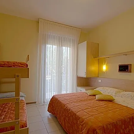 Hotel Deborah 3*