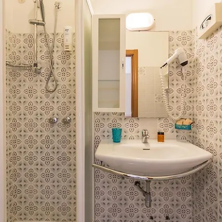 Hotel Deborah 3*