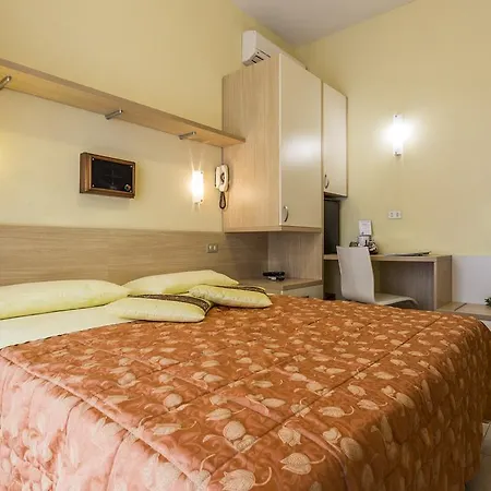 Deborah Hotel