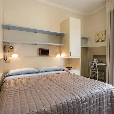Deborah Hotel