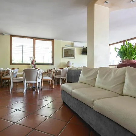 Hotel Deborah 3*