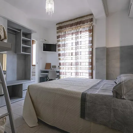 Deborah Hotel 3*