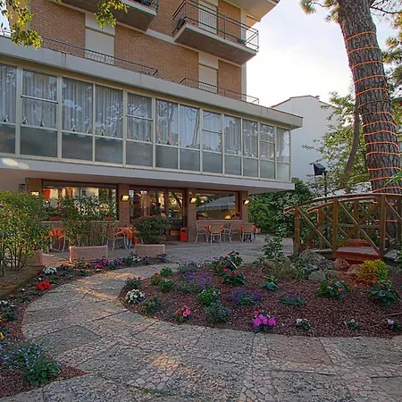 Deborah Hotel