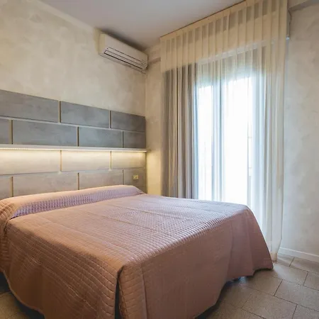 Deborah Hotel 3*